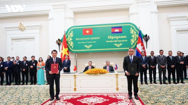Lễ trao 6 văn kiện hợp tác song phương Việt Nam - Campuchia