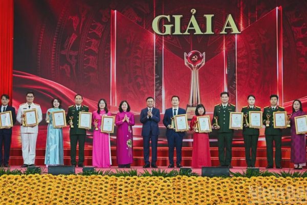 Lễ trao giải cuộc thi chính luận về bảo vệ nền tảng tư tưởng của Đảng