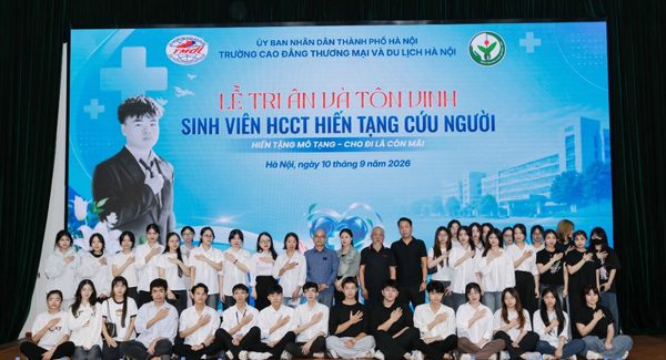 Lễ tri ân đặc biệt dành cho nam sinh 19 tuổi