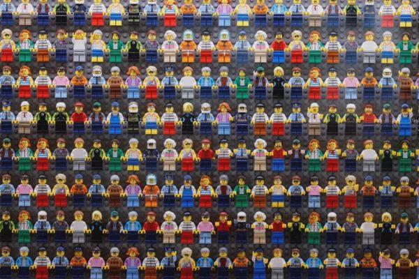 LEGO đưa carbon thu hồi vào sản xuất: Lối đi mới cho ngành nhựa