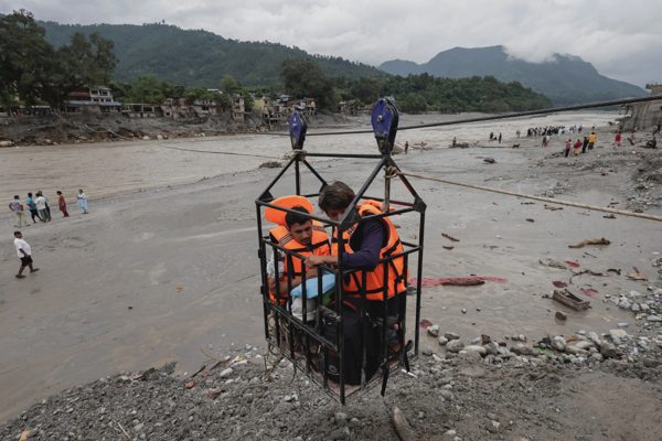 Lệnh khẩn cấp của hiệu trưởng Nepal cứu 900 học sinh thoát chết trước lũ dữ