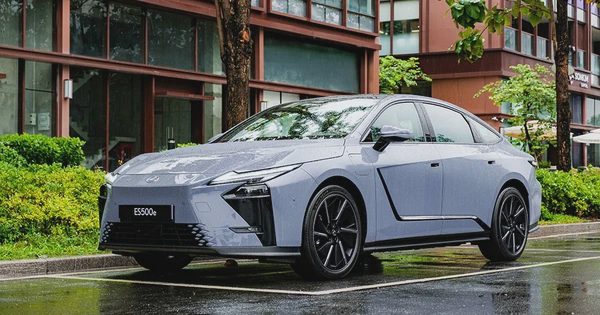Lexus ES 2026 lần đầu tung ra bản thuần điện, giá từ 2,34 tỉ đồng