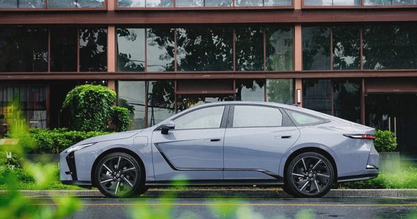 Lexus ES: Bí ẩn ít người biết