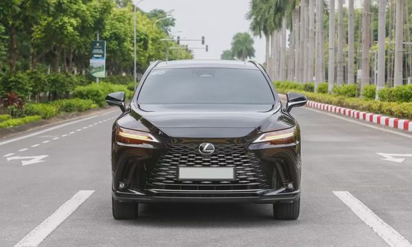 Lexus vượt Mercedes thành thương hiệu xe sang đắt khách nhất Việt Nam