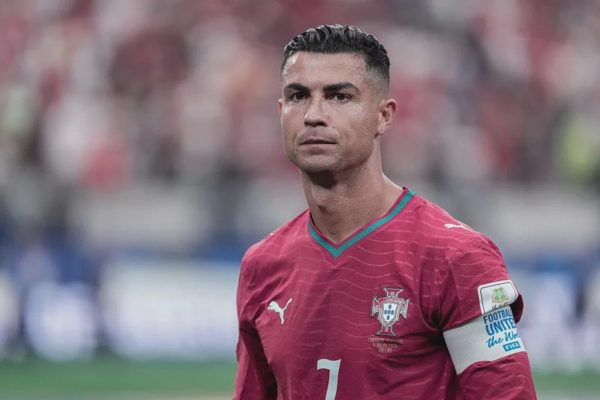 Liên đoàn bóng đá Bồ Đào Nha cấm thi đấu Ronaldo 30 ngày