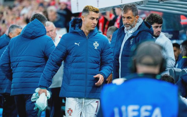 Liên đoàn Bóng đá Bồ Đào Nha 'sốc' khi thấy Ronaldo vẫn ở lại sau World Cup