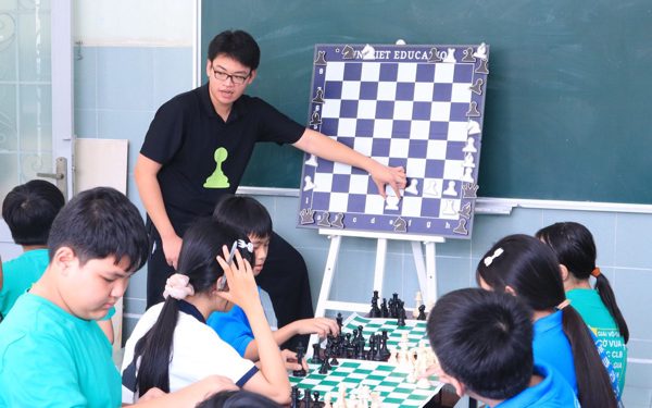 Liên đoàn Cờ Việt Nam giúp trẻ em nghèo học theo Quang Liêm, Trường Sơn