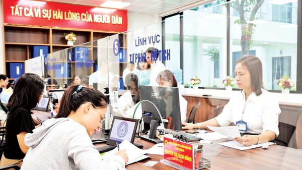 Liên thông đăng ký khai sinh, cấp thẻ bảo hiểm y tế cho hơn 278 nghìn trẻ dưới 6 tuổi ở Hà Nội