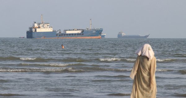 Liên tiếp chìm tàu hàng ở eo biển Hormuz giữa căng thẳng Mỹ - Iran