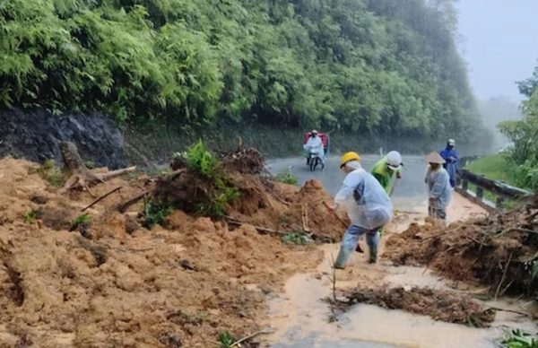 Liên tục hứng mưa lớn, Quảng Trị và Huế nguy cơ lũ quét, sạt lở trong 6 giờ tới