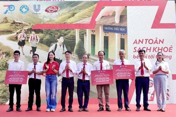 Lifebuoy đồng hành cùng trẻ em trở lại trường học an toàn, sạch khỏe