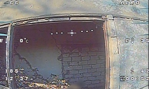 Lính Nga tay không vô hiệu hóa drone Ukraine