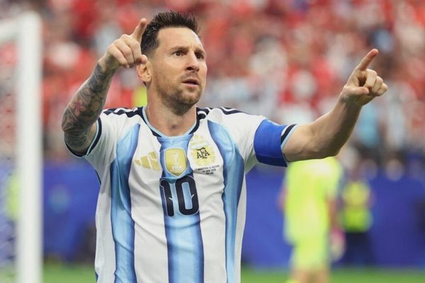 Lionel Messi công bố giã từ đội tuyển Argentina