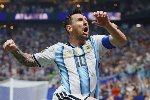 Lionel Messi: Từ phận con ghẻ đến vị thánh sống của bóng đá Argentina