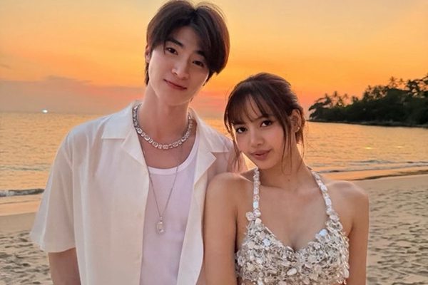 Lisa BlackPink mặn nồng bên bạn trai hot boy kém 3 tuổi
