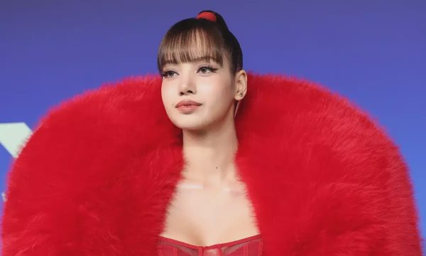 Lisa diện mốt khoe nội y ở lễ trao giải VMAs 2026