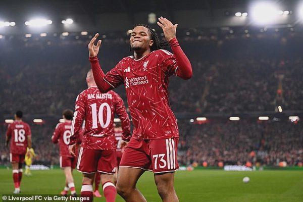 Liverpool ngược dòng thắng nghẹt thở Villarreal trong trận cầu 7 bàn thắng