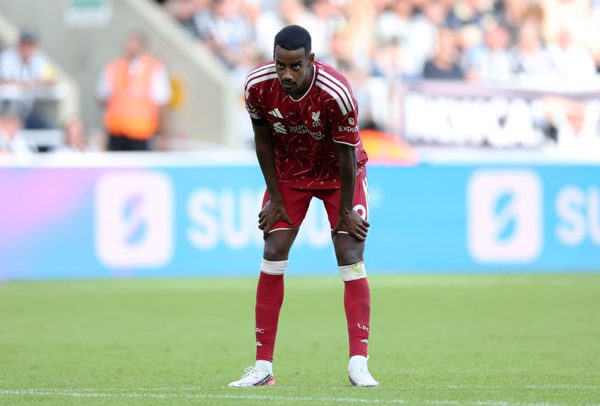 Liverpool suýt trắng tay trong ngày ra mắt triều đại mới