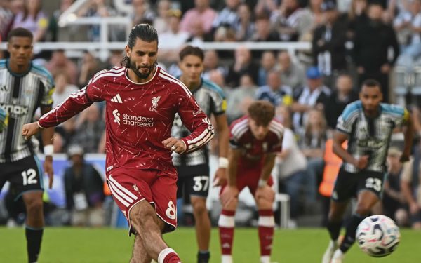 Liverpool thoát thua phút 90+9 sau 2 lần bị dẫn trước