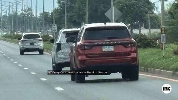 Lộ ảnh Toyota Fortuner đời mới xuất hiện bên cạnh đối thủ