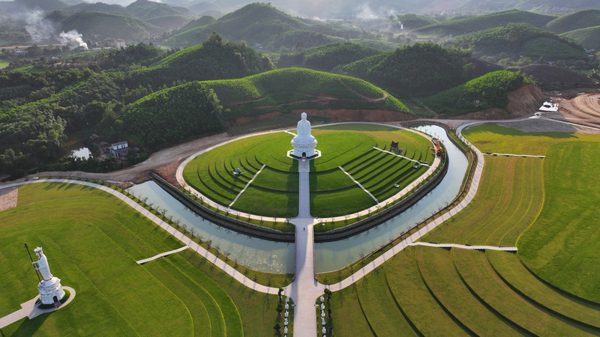 Lo 'sóng' đầu cơ, thổi giá bất động sản tâm linh