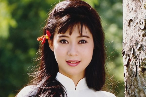 Loạt ảnh dàn mỹ nhân Việt thập niên 90 diện áo dài trắng "gây thương nhớ"