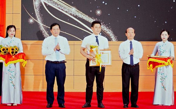 Loạt bài 'Gần 40 học sinh bị ngộ độc, nữ hiệu phó ngăn không cho đi cấp cứu' được trao giải