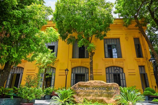 Loạt sinh viên Trường Đại học Dược Hà Nội bị cảnh báo, buộc thôi học