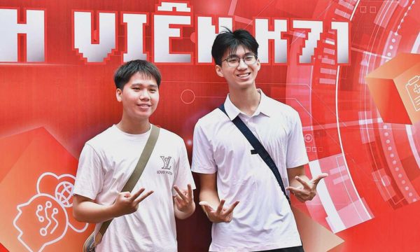 Loạt thí sinh đỗ Bách khoa Hà Nội có huy chương quốc tế, SAT 1600/1600