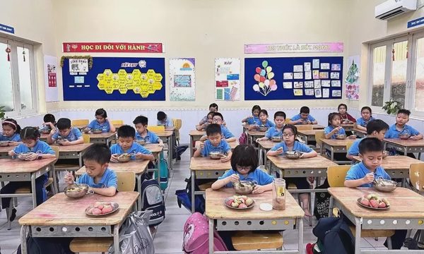 Loạt trường ở TP HCM chưa kịp tổ chức bán trú