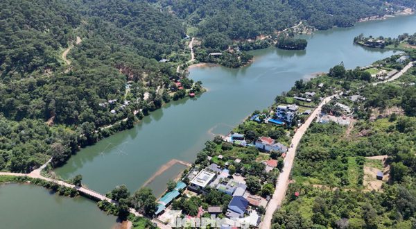 Loạt villa, homestay quanh hồ Đồng Đò đóng cửa