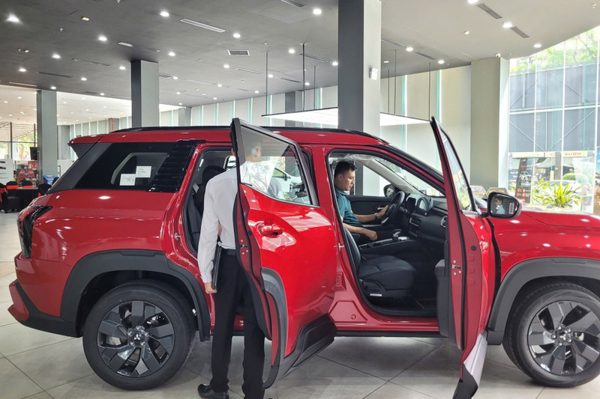 Loạt xe 7 chỗ 'đua' khuyến mãi, giảm giá cả trăm triệu