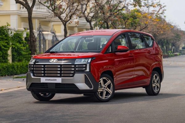 Loạt xe MPV giá rẻ tiếp tục được giảm giá sâu 'kịch sàn' trong tháng 9
