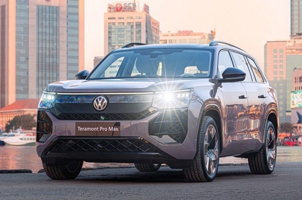 Loạt xe tiền tỷ đang được giảm giá sâu tới vài trăm triệu trong tháng 9