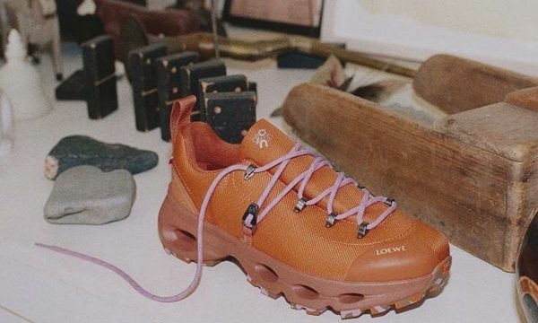 Loewe hợp tác On ra mắt hai mẫu giày thể thao mới