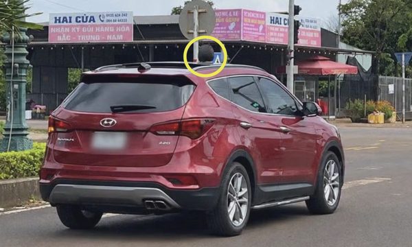 Lỗi chở trẻ thò đầu qua cửa sổ trời bị phạt gần 6 triệu đồng
