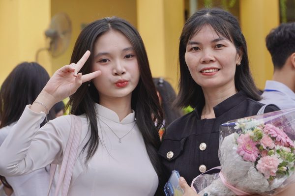 Lời chúc 20/10 chạm đến trái tim mà học sinh gửi bà, mẹ và cô giáo