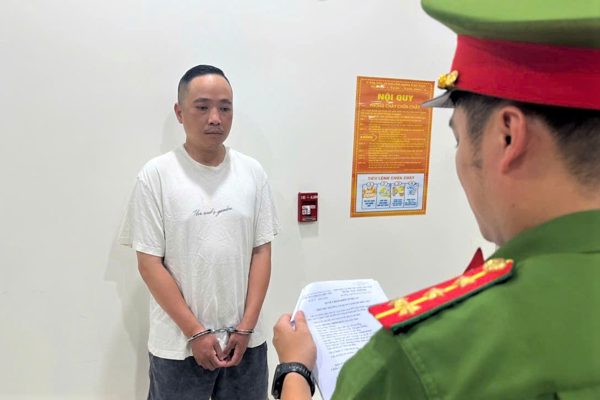 Lợi dụng lúc giao ca, nam nhân viên casino trộm 120.000 USD