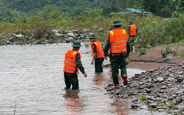 Lội suối về nhà, một phụ nữ bị nước cuốn mất tích