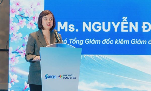 Long Châu hợp tác Santen Nhật Bản chăm sóc mắt cho người Việt