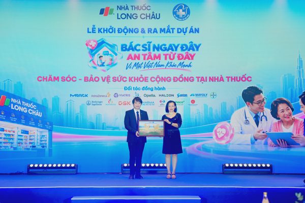 Long Châu và Hội Thầy thuốc trẻ Việt Nam đưa bác sĩ đến gần người dân