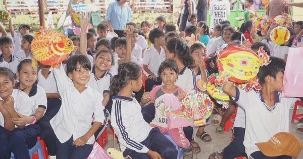 Lồng đèn thắp sáng ước mơ