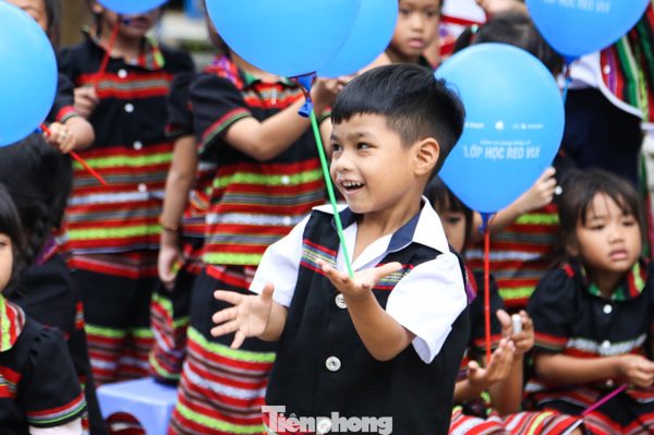 'Lớp học reo vui' đến với học sinh Cơ Tu ở Đà Nẵng