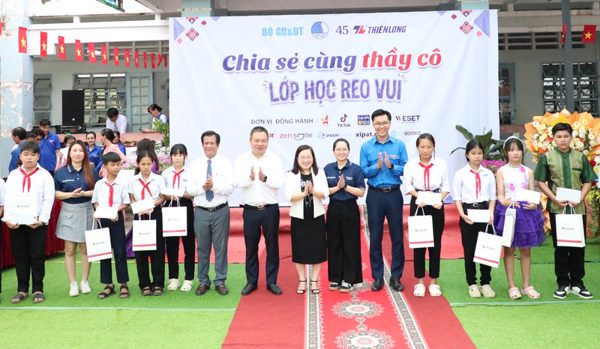 'Lớp học reo vui' tri ân thầy cô, tiếp sức học sinh khó khăn