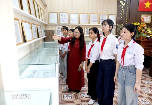 "Lớp học vĩnh hằng 21-10": Bài giảng dang dở hóa thành bất tử