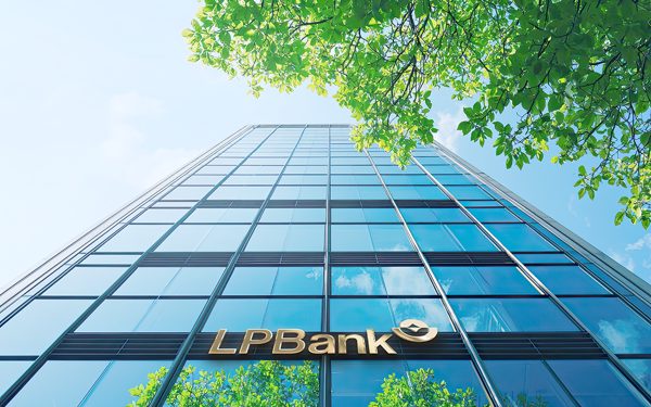 LPBank lãi 10.421 tỉ đồng lợi nhuận trước thuế sau 9 tháng đầu năm 2026