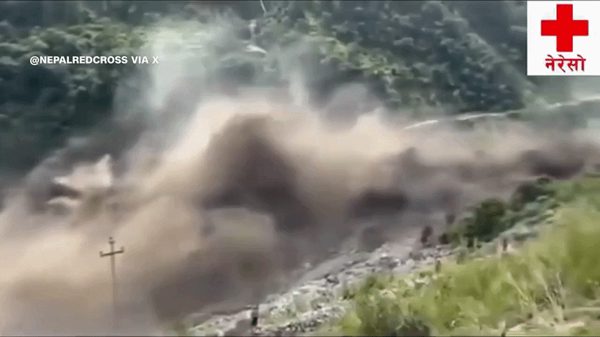 Lũ bùn Nepal giống bê tông lỏng, sức tàn phá gấp đôi nước
