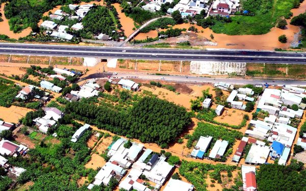 Lũ gây ngập ở Đồng Nai do cống qua cao tốc Biên Hòa - Vũng Tàu đặt lệch dòng chảy, khó tiêu thoát nước