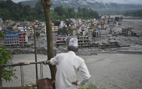 Lũ lụt ở biên giới Nepal - Trung Quốc: Biến đổi khí hậu đã gây ra thảm họa thế nào?