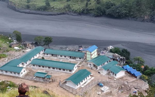 Lũ quét mới nhất ở Nepal: hơn 100 du khách mắc kẹt, 5 dân làng mất tích